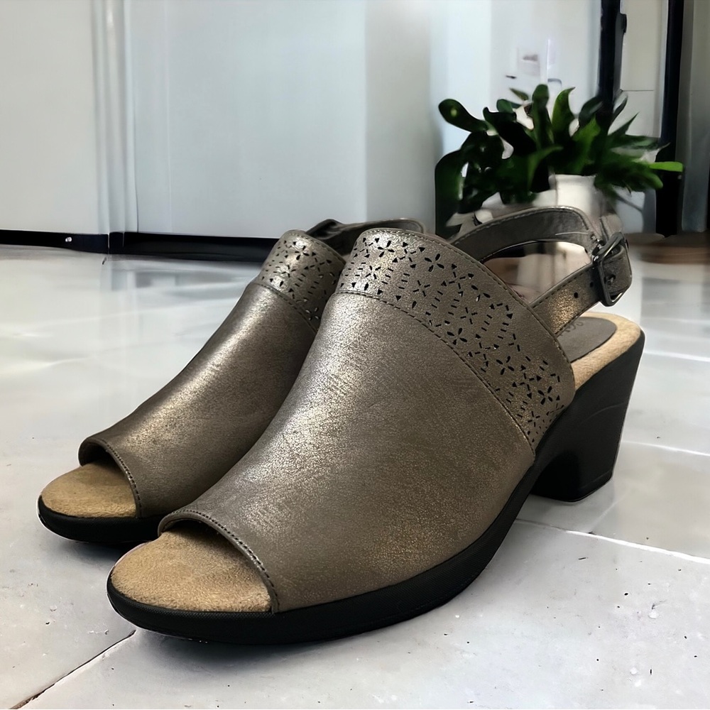 Easy Street Carolina Heeled Sandal Size 6.5 M Pewter Gold Color